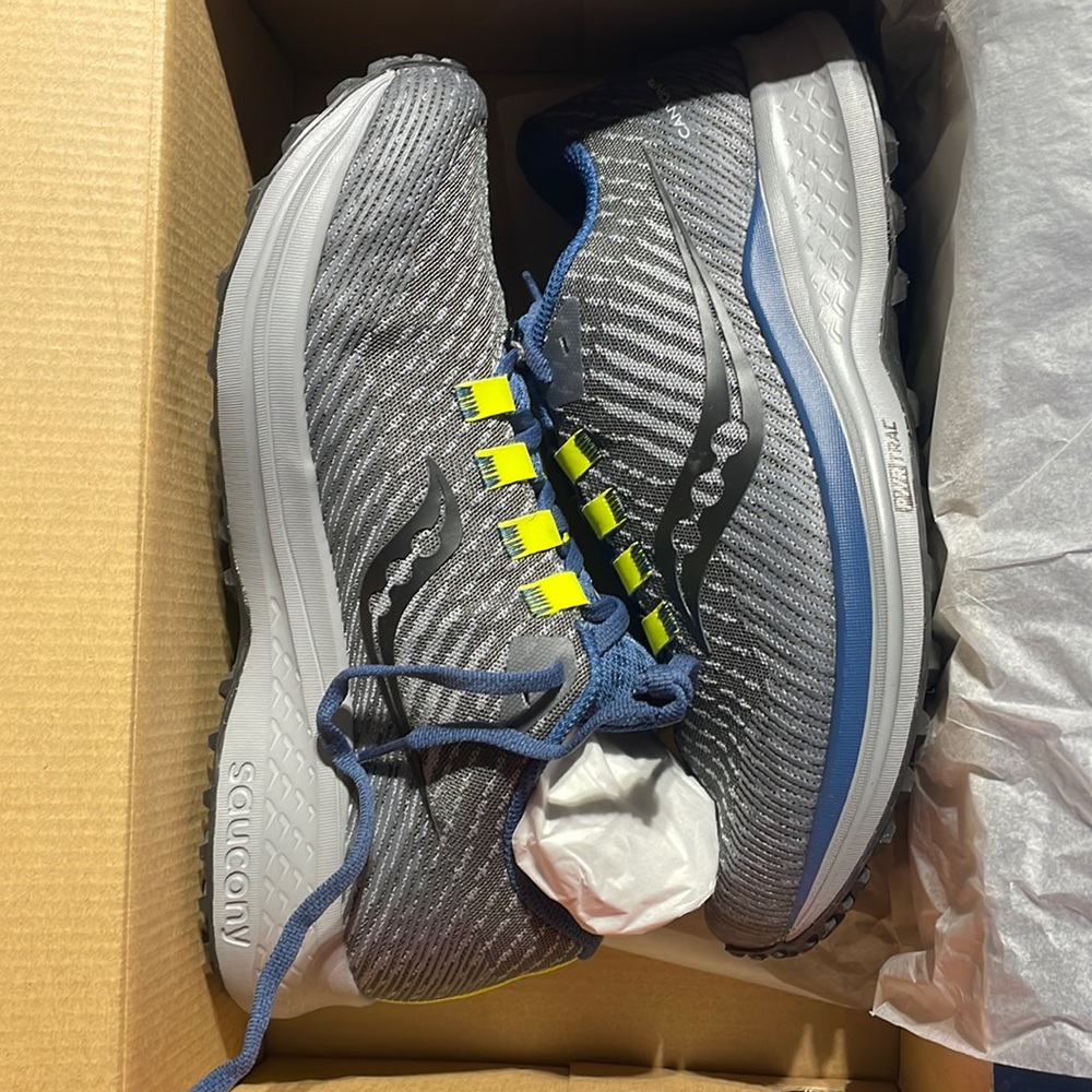 New in box Saucony Canyon Trail shoes Men's sz 7.5 M